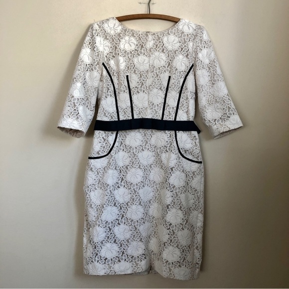 Ivory lace fitted dress - Picture 2 of 14
